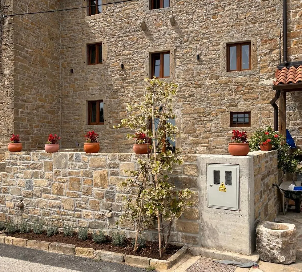 Apartments Groznjan 0*,  Croatia