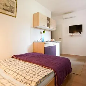 studio-apartment-centar-2.splithotels.org/
