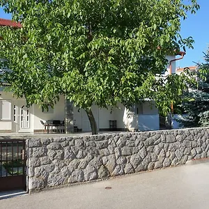 apartmani-gaj.primorje-gorskikotar.com/